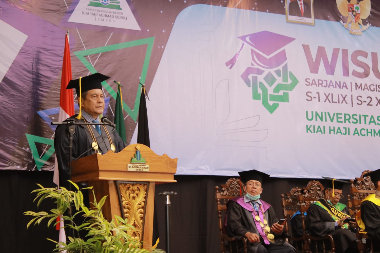 UIN KHAS Jember Wisuda Hampir Seribu Mahasiswa Rektor Saat Ini Daya